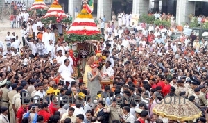 ಪ್ರಧಾನಿ ಮೋದಿ,ಗುಜರಾತಿನ ಮುಖ್ಯಮಂತ್ರಿಯಾಗಿದ್ದ ಸಂದರ್ಭದಲ್ಲಿ ಜಗನ್ನಾಥ ರಥ ಯಾತ್ರೆಯಲ್ಲಿ ಭಾಗವಹಿಸಿದ್ದ ಚಿತ್ರ